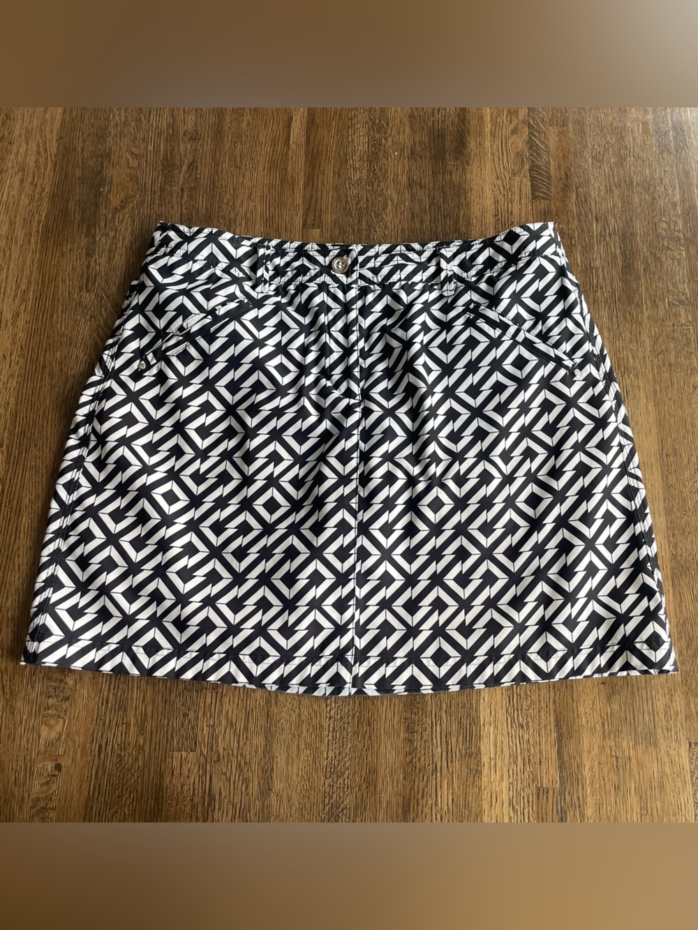 Nivo Skort by Lanctot Black and White Pattern - Size 10